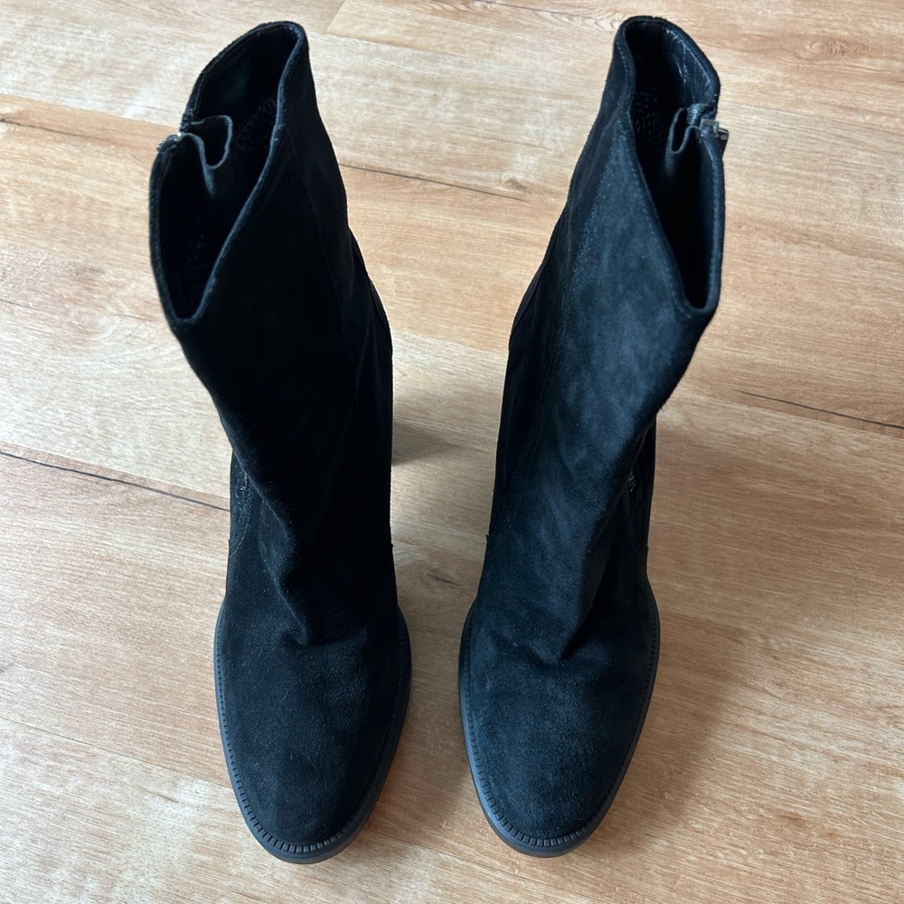 NWOT Aquatalia Black Ilenia Suede Ankle Boots - Picture 4 of 9